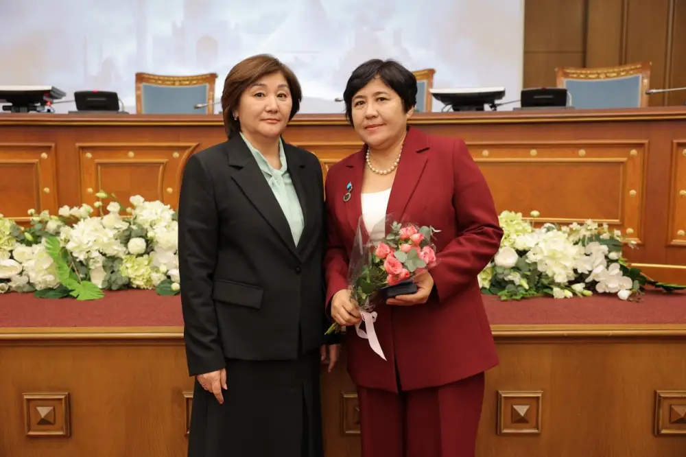 В Национальный день книги в Астане наградили лучших библиотекарей страны (3)