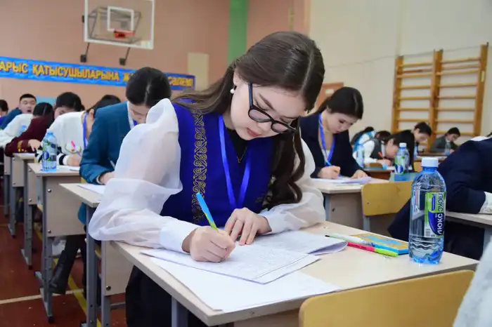 Заключительный этап олимпиады по общественно гуманитарным предметам в Таразе для учащихся 9-11 классов Атырау