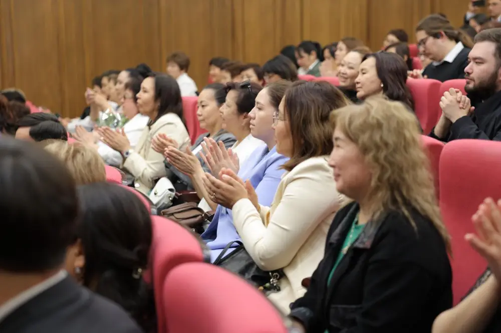 В Национальный день книги в Астане наградили лучших библиотекарей страны (7)