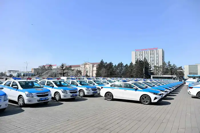 Полицейским области Абай передано 137 служебных автомобилей (2)