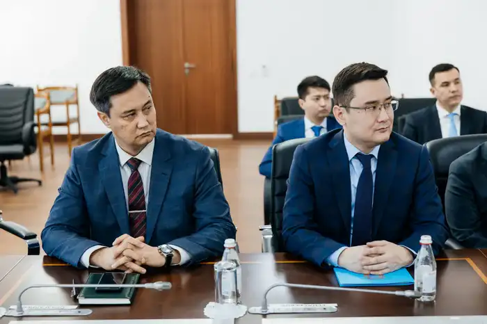 Вклад ветерана труда Нурпеиса Макашева в развитие Атырауской области отмечен на его 80-летии Атырау