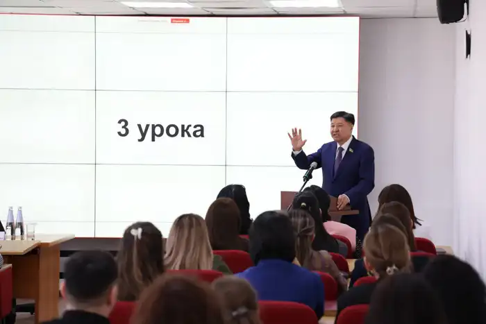 В Академии правосудия состоялась гостевая лекция заместителя Председателя Сената Парламента Республики Казахстан Жакипа Асанова на тему «ФКТ: 3 столпа успеха» (6)