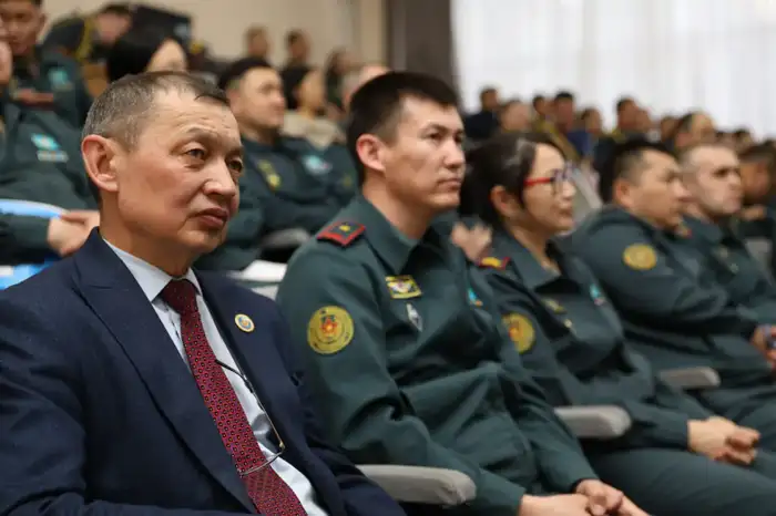 Торжественное собрание в Казахстане в честь Дня органов военных сообщений: достижения в организации воинских перевозок Атырау