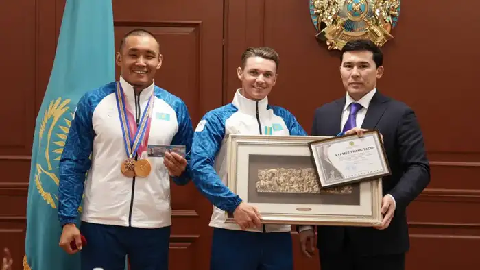 Ербол Хамитов получил звание «Заслуженного мастера спорта Республики Казахстан» на встрече с министром туризма и спорта Атырау