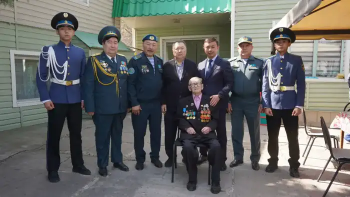 В Алматы ветерана Второй мировой войны Василия Долбню поздравили с 99-летием Атырау