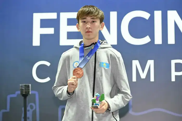 Нурмухаммед Жайылбай завоевал бронзовую медаль на чемпионате мира по фехтованию среди юниоров и кадетов в Бразилии Атырау