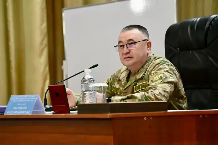 Заместитель министра обороны подчеркивает важность дисциплины и ответственности командиров в Гвардейском гарнизоне Атырау
