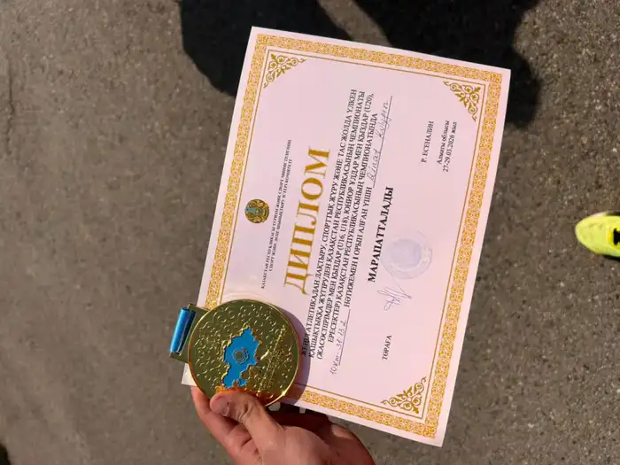 Ринат Кулыгин установил личный рекорд и стал чемпионом Казахстана по легкой атлетике на дистанции 10 километров Атырау