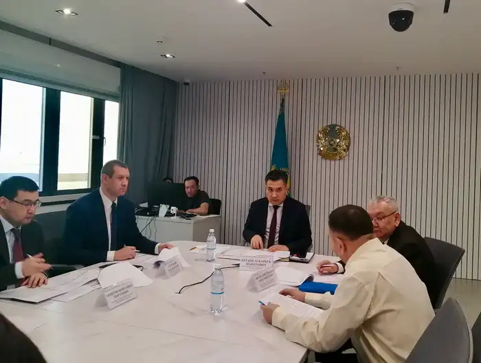 Министр труда Аскарбек Ертаев выслушал граждан и ответил на их вопросы Атырау