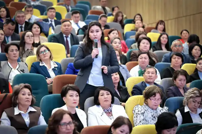 Обсуждение международных стандартов в рамках проекта «Келешек мектептері» Атырау