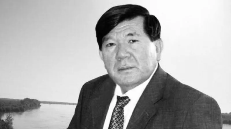 Алматинцы требуют переименовать улицу Розыбакиева в честь поэта Мухтара Шаханова Атырау