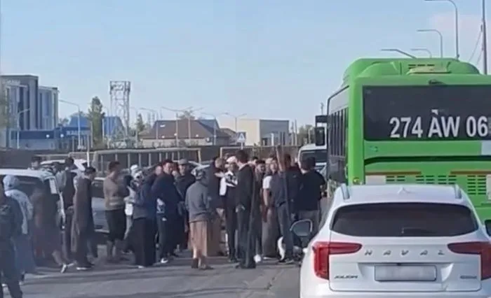 Tragic Incident: Bus Hits Child on Dambinskaya Highway Атырау