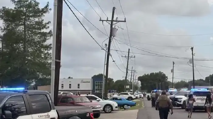 Пьяный водитель наехал на толпу на параде в США: 13 пострадавших в Луизиане Атырау