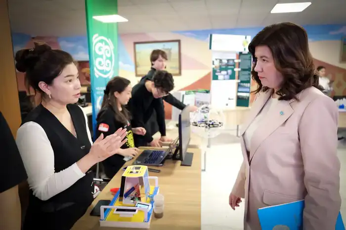 В Астане проходит республиканский методический интенсив для сельских учителей (5)