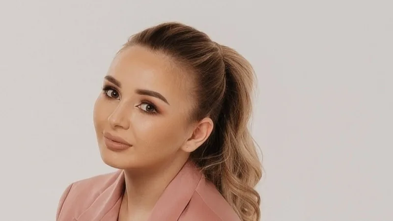 В Казахстане блогера Эльмиру Толегенову приговорили к реальному сроку с отсрочкой: международное внимание на судебном процессе Атырау