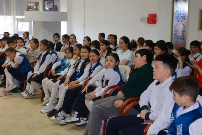 К Международному дню детской книги прошли экскурсии и выставки (3)