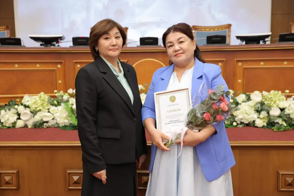 В Национальный день книги в Астане наградили лучших библиотекарей страны (8)
