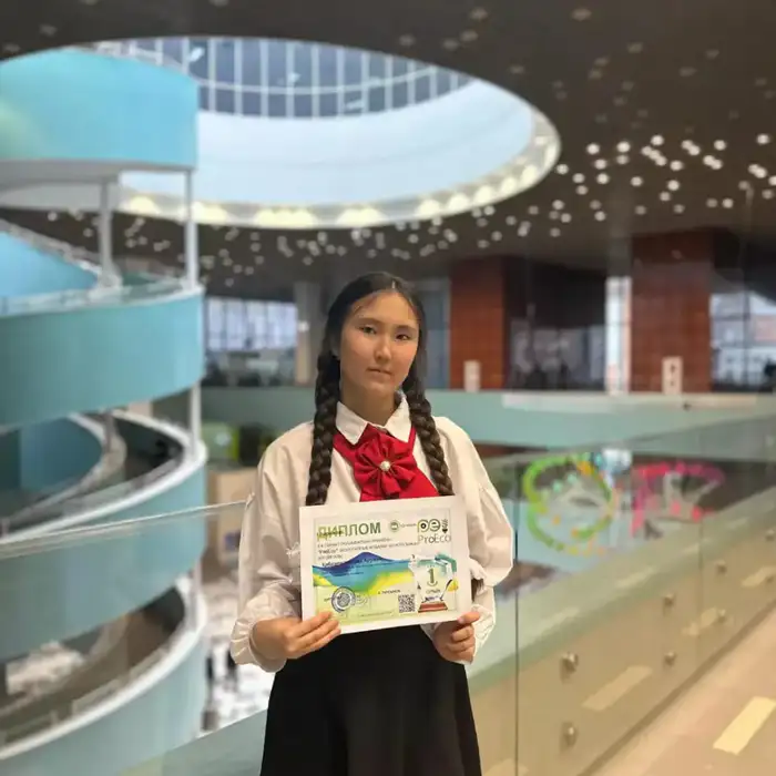 Асфальт из пластика: казахстанская школьница превращает отходы в дорожные мечты Атырау