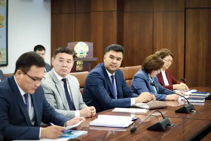 В Министерстве просвещения обсудили качество знаний школьников и реализацию программы «Адал азамат» (4)