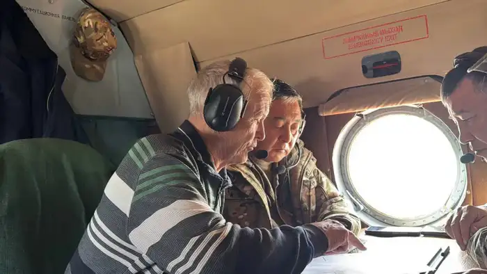 Авиаконтроль весенних паводков в Восточно-Казахстанской области с помощью вертолета Атырау
