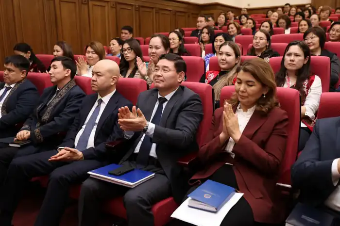 Обсуждение изменений в Конституции для развития образования и человеческого капитала Атырау