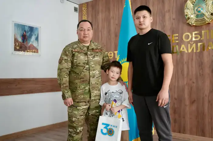 Актюбинские граждане награждены за спасение ребенка (3)
