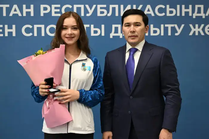 Спортсмены Казахстана получили награды за вход в ТОП-10 зимних Олимпийских и Паралимпийских игр Атырау