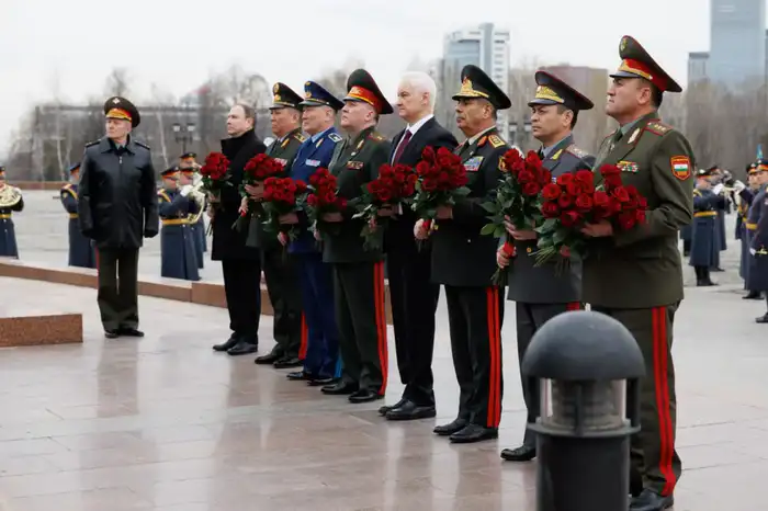 Министр обороны Казахстана обсудил военное сотрудничество в рамках СНГ на заседании в Москве Атырау