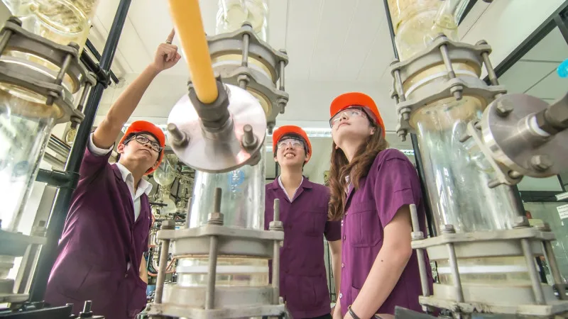 Гранты есть, учиться не хотят: в Казахстане игнорируют ключевые дефицитные специальности. Министр науки и высшего образования Саясат Нурбек озвучил список профессий, на которые выделяются гранты, однако абитуриенты продолжают обходить их стороной. В услов Атырау