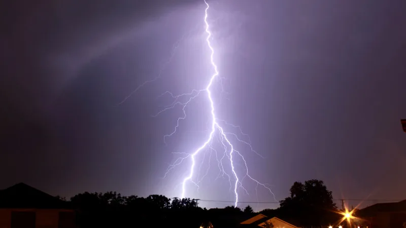 Казахстан готовится к стихии: грозы и шквальный ветер могут привести к серьезным последствиям в ряде регионов Атырау