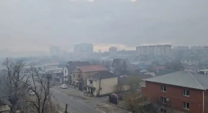 Запах в воздухе: как дымная завеса АНПЗ разожгла пожар в Facebook Атырау