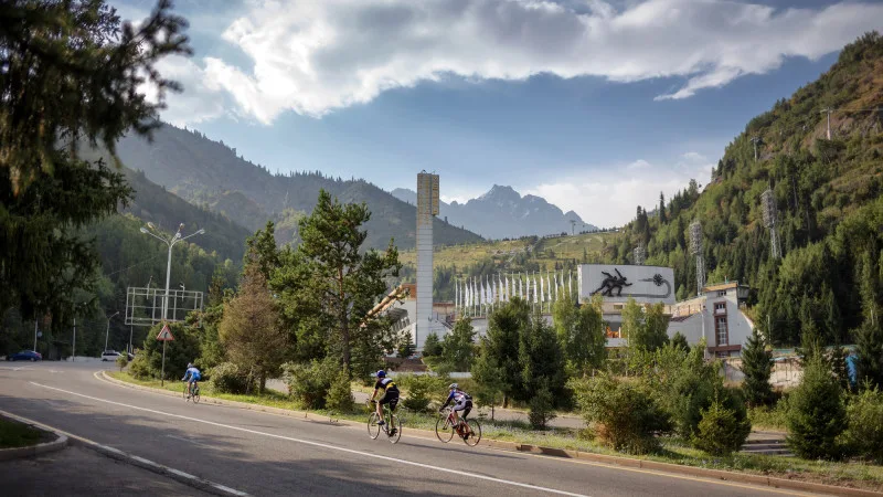 Ограничение автомобильного въезда на 'Медеу': возможные последствия для туристов и экологии Алматы Атырау