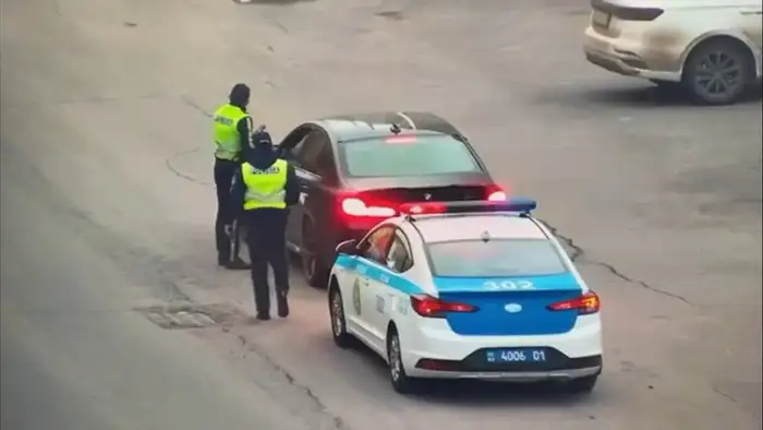 BMW на красный: скорость 133 км/ч и арест в Астане Атырау