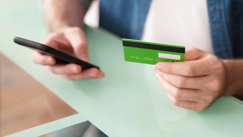 В Казахстане начались проверки мобильных переводов: что делать, если вы получили "письмо счастья" от налоговой Атырау