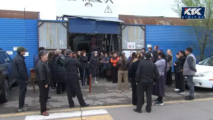 Скандал на алматинской барахолке: более 300 бизнесменов протестуют против закрытия рынка Атырау