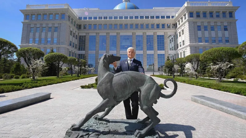 Глава FCI Тамаш Яккель высоко оценил скульптуру тазы и сад в Акорде во время визита в Астану, выразив благодарность Президенту Казахстана за внимание к кинологии. Атырау