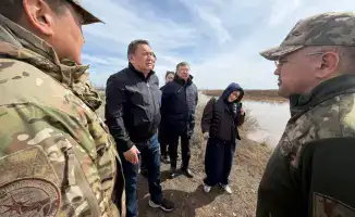 В селе Жибек жолы река Есиль танцует под контролем, пропуская паводковые воды