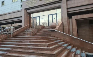 В Минтруда Казахстана обсуждают возможность выбора между пенсией по трудовому стажу и пенсией по возрасту, что вызывает активные дебаты о пенсионной реформе в стране.