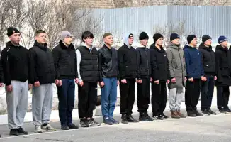 68 новобранцев из Актобе отправились на службу в Алматы и Актау в рамках весенней призывной кампании