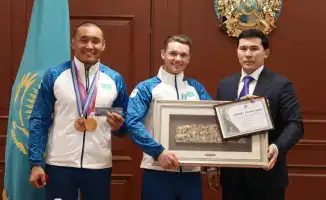 Ербол Хамитов получил звание «Заслуженного мастера спорта Республики Казахстан» на встрече с министром туризма и спорта