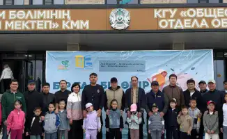 В Туркестане родители и ученики высадили саженцы в рамках акции "Одно дерево — одна жизнь"