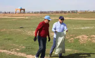Субботник в Сарыагаше: очистка улиц и высадка деревьев