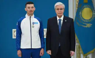 Казахстанский чемпион Ербол Хамитов награжден орденом "Барыс" III степени за успех на XIV зимних Паралимпийских играх в Италии