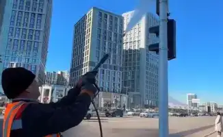В Астане продолжается санитарная очистка города после зимы