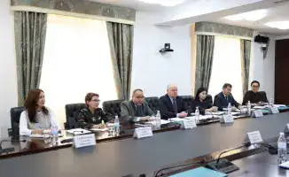 В Высшем Судебном Совете Казахстана Дмитрий Малахов встретился с Алексеем Роговым для обсуждения кадровой политики и инициатив по подготовке судей.