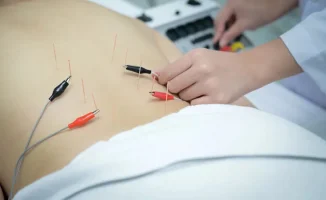 20-летний житель Актау Фирдауси Лепес прошёл курс иглотерапии в частной клинике в Астане, после чего, по его утверждениям, столкнулся с серьёзными проблемами со здоровьем. Он уже полгода ожидает справедливости и итогов проверки, инициированной в связи с е