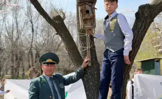 1 апреля: Школьники и экологи устанавливают скворечники в честь Международного дня птиц