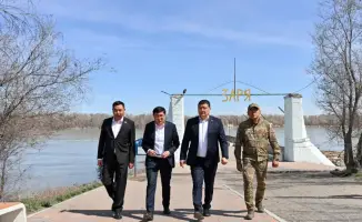 Обновление пляжа Заря в Семее благоустройство спасательные вышки шезлонги биотуалеты охрана