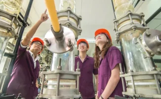 Гранты есть, учиться не хотят: в Казахстане игнорируют ключевые дефицитные специальности. Министр науки и высшего образования Саясат Нурбек озвучил список профессий, на которые выделяются гранты, однако абитуриенты продолжают обходить их стороной. В услов