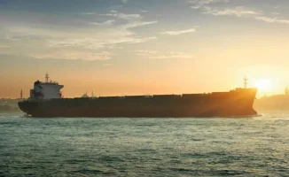 Иранские военные захватили два судна в Ормузском проливе: контейнеровозы MSC-Francesca и Epaminondas, которые пытались пройти без разрешения, что подчеркивает напряженность в регионе.